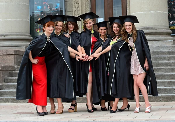 Ein Universitätsabsolvent in Roben — Stockfoto