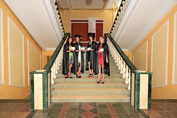 Ein Universitätsabsolvent in Roben — Stockfoto