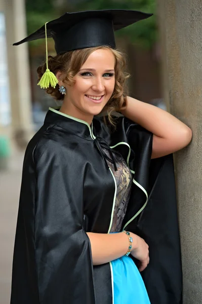 Un graduado universitario en túnicas — Foto de Stock