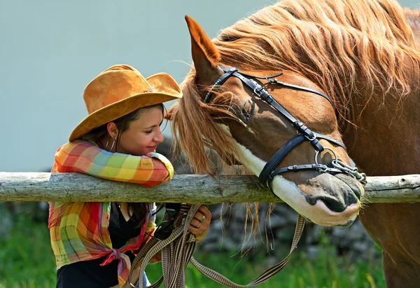 Κορίτσι με άλογο. — Φωτογραφία Αρχείου