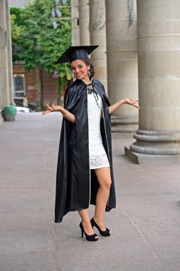 cüppeli bir üniversite mezunu