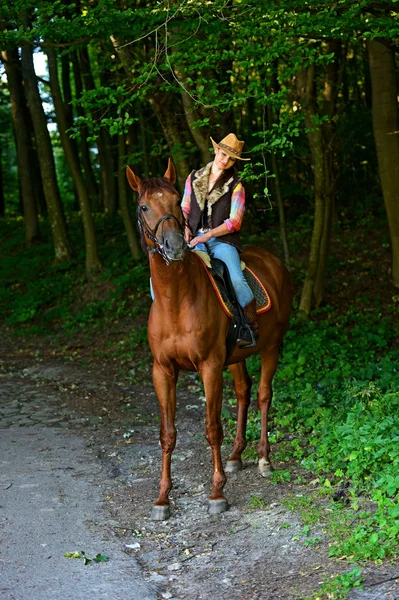 带着马的女孩 — 图库照片