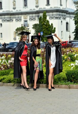 cüppeli bir üniversite mezunu