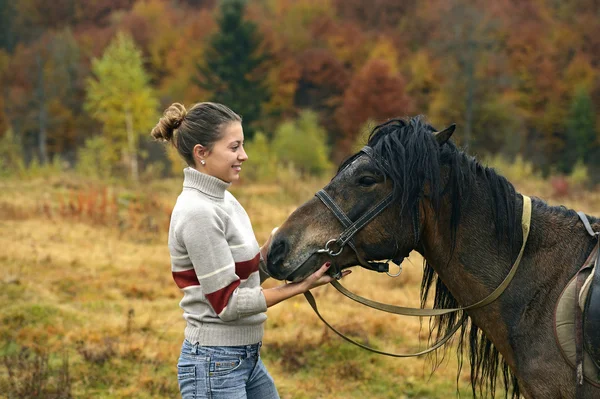 Karpatlar atlı turizm — Stok fotoğraf