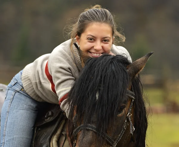 Paardensport toerisme in de Karpaten — Stockfoto