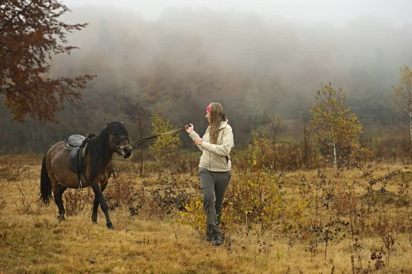 Reiten in den Bergen — Stockfoto