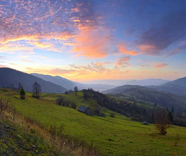 Sole di Hoskhod nelle montagne — Foto Stock