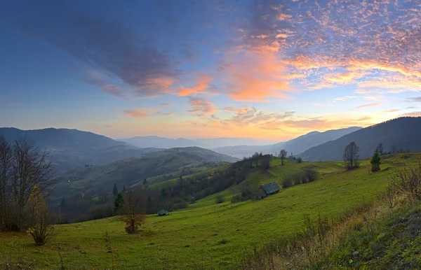 Hoskhod sun in the mountains — Stock Photo, Image