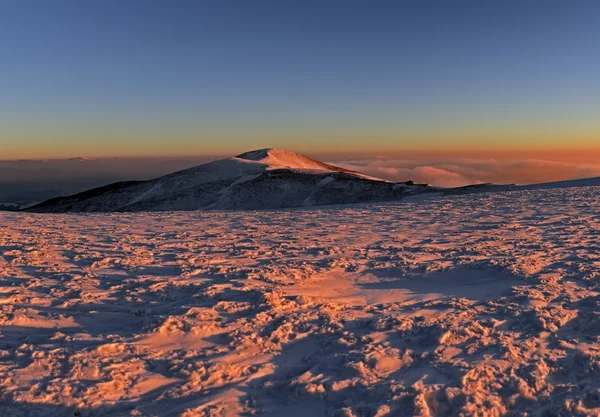 Une journée glacée est dans les montagnes — Photo