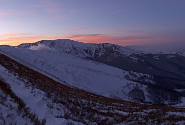dağlarda ayaz günüdür