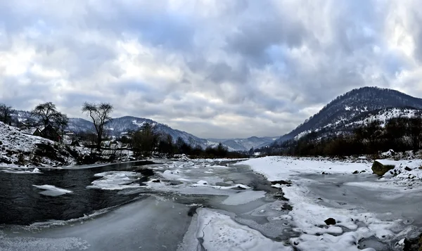 The mountain river in winter — Stock Photo, Image