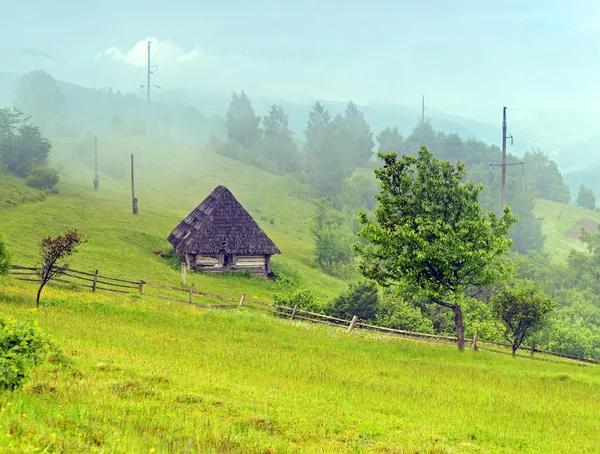 Reisen auf Bergrücken im Frühling — Stockfoto