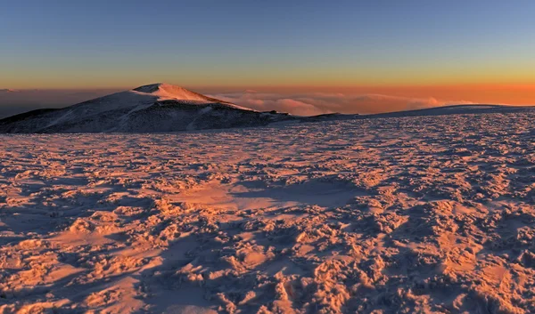 Un día helado está en las montañas — Foto de Stock