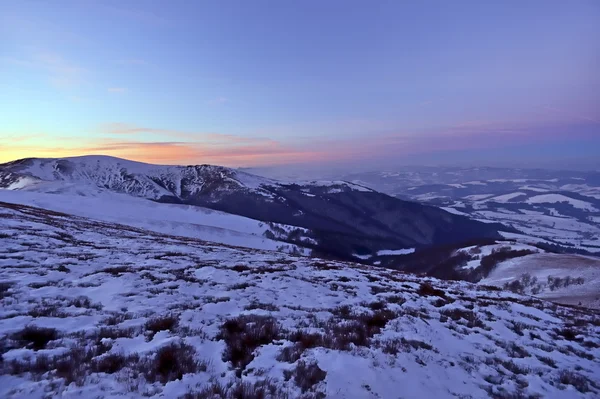 Un día helado está en las montañas — Foto de Stock