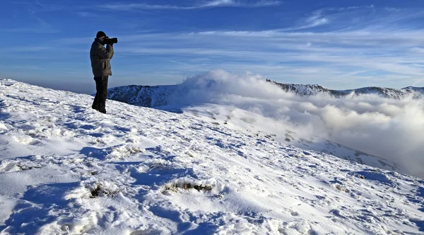 Un día helado está en las montañas —  Fotos de Stock
