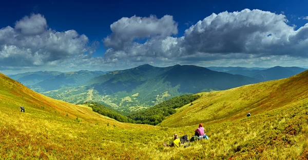 Voyage le long de la crête en été — Photo