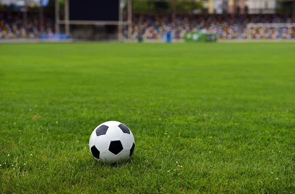 Bola de futebol de couro — Fotografia de Stock