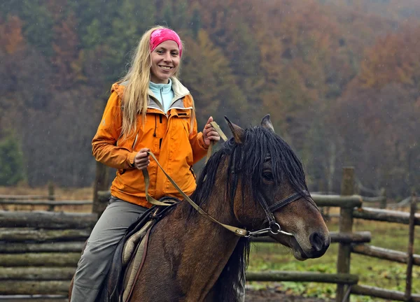 Horseback riding in the mountains — Stock Photo, Image