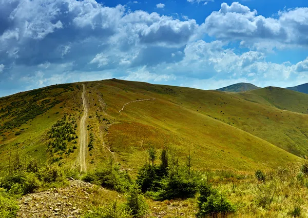 Voyage le long de la crête en été — Photo