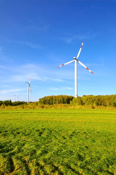 Elektrik üreten Rüzgar türbinleri — Stok fotoğraf