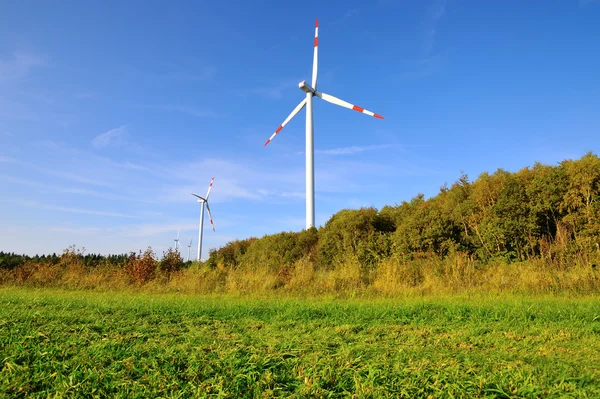 Turbiny wiatrowe wytwarzania energii elektrycznej — Zdjęcie stockowe