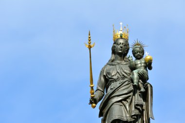 madonna ve çocuk, Constance'nın heykeli