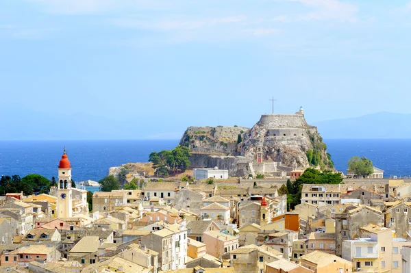 Ville de Kerkyra, photo aérienne de la ville avec de vieux fortres byzantins — Photo