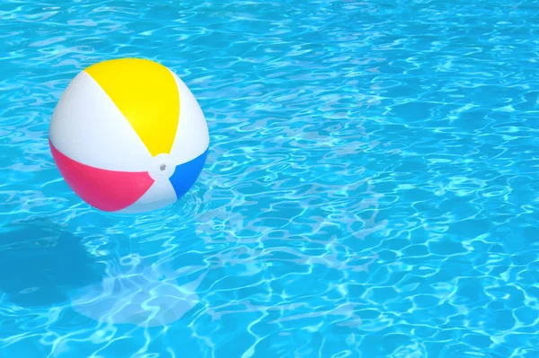 Inflatable ball floating in swimming pool — Stock Photo, Image