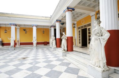 Muses achillion palace içinde sütun