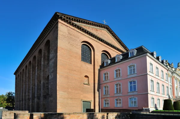 Zuidelijke vleugel van Prins-kiezers paleis in trier, Duitsland — Stockfoto