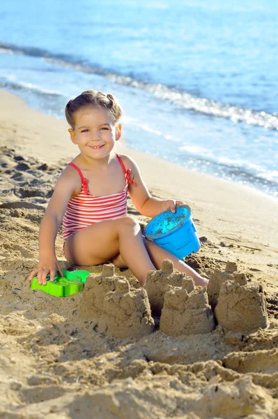 Toddler girl at beach — Stock Photo, Image