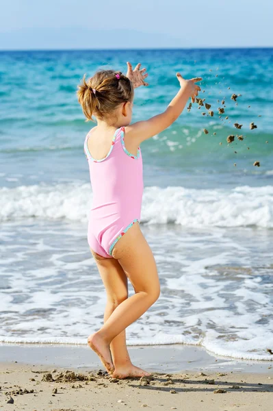 Ragazza bambino in spiaggia — Foto Stock