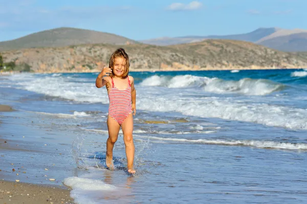 Toddler girl at beach — Stock Photo, Image