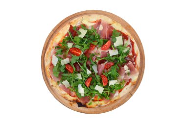 Geleneksel İtalyan pizzası ahşap tabakta servis edilir.