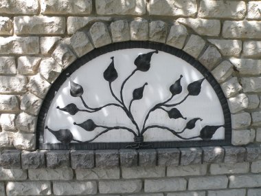 Metalurji elemanları ile duvar