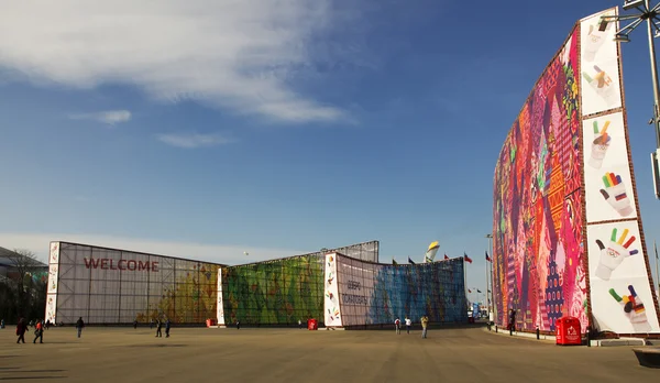 Banners with symbols of the Olympic Games in the Olympic park — Stock Photo, Image