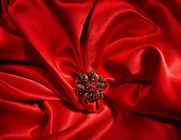 Jewelry ring over red silk background — Stock Photo, Image