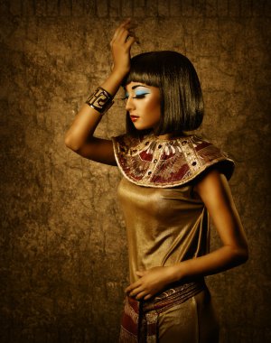 güzel bir Mısırlı kadın bronz portre