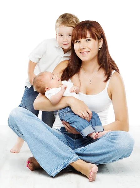 Young family three persons, smiling mother kid and newborn baby — Stock Photo, Image