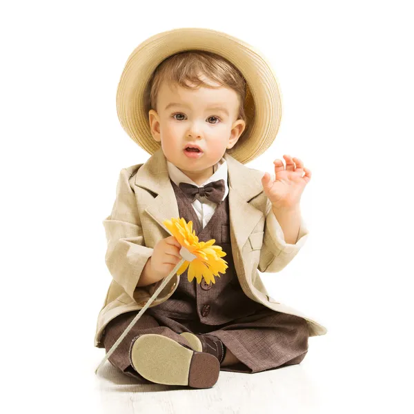 Baby Junge gut gekleidet im Anzug mit Blume. vintage children style, weißer Hintergrund — Stockfoto