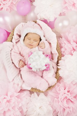 hediye uyku, yeni doğan çocuk doğum günü hediyesi ile kız bebek