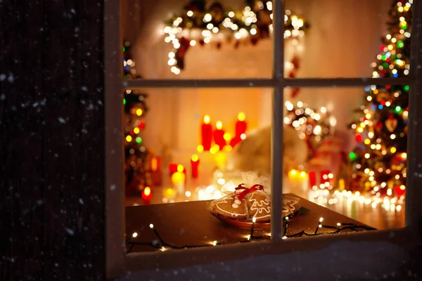 Різдвяна Прикрашена Зала Внутрішня Кімната Вогнями Ґарланда Свічками Ялинкою Зимове — стокове фото