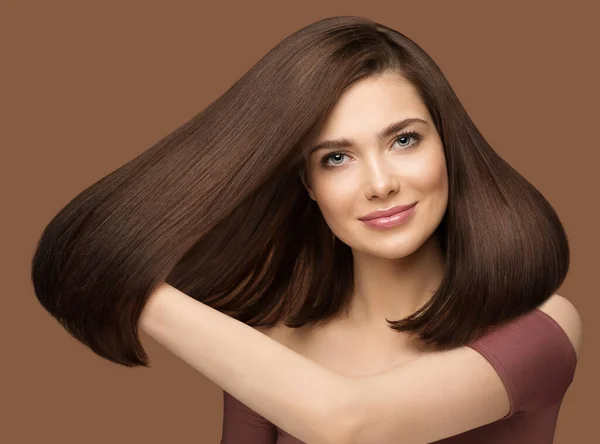 Яскрава Красуня Волосся Brunette Model Showing Glossy Silky Straight Hairstyle — стокове фото