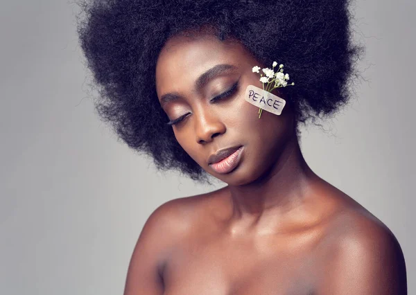 Black Woman Peace Concept Portrait Modèle Femmes Africaines Avec Plâtre — Photo