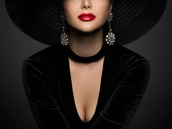 Fashion Woman Arc Portré Piros Ajkakkal Közelkép Szépségmodell Fekete Ruhában — Stock Fotó