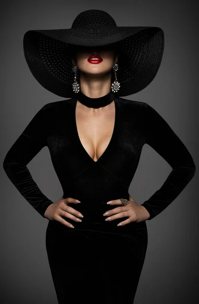 Sexy Fashion Woman Big Hat Black Dress Beauty Model Curve — Stock Photo, Image