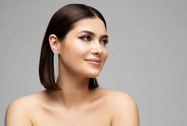 Fashion Woman Face Profile Silver Diamond Earrings Glamour Beauty Model — Stock fotografie