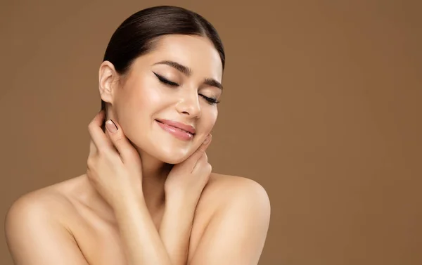 Skin Care Beauty Face Happy Woman Enjoying Facelift Spa Massage — Stockfoto