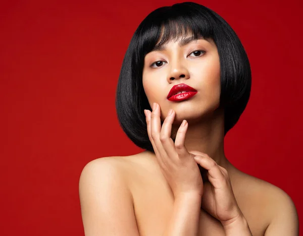 Beauty Face Fashion Model Red Lipstick Make Black Bob Haircut — Zdjęcie stockowe