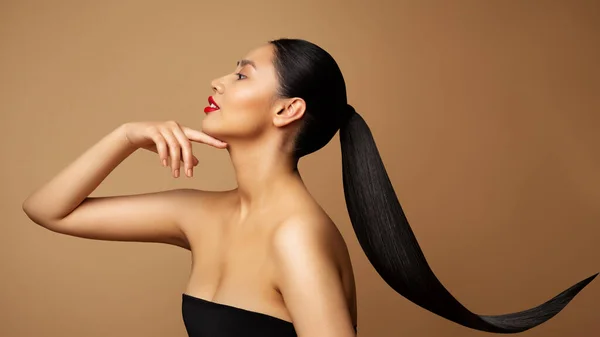 Beauty Model Profile Young Woman Long Ponytail Hair Women Face — Zdjęcie stockowe